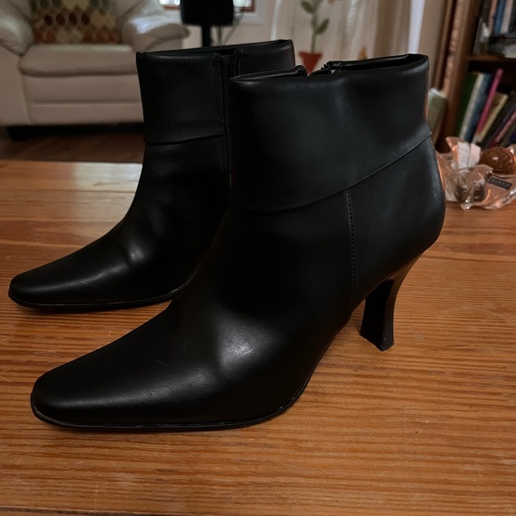 White Mountain Shoes - White mountain ankle boots, size 7 1/2